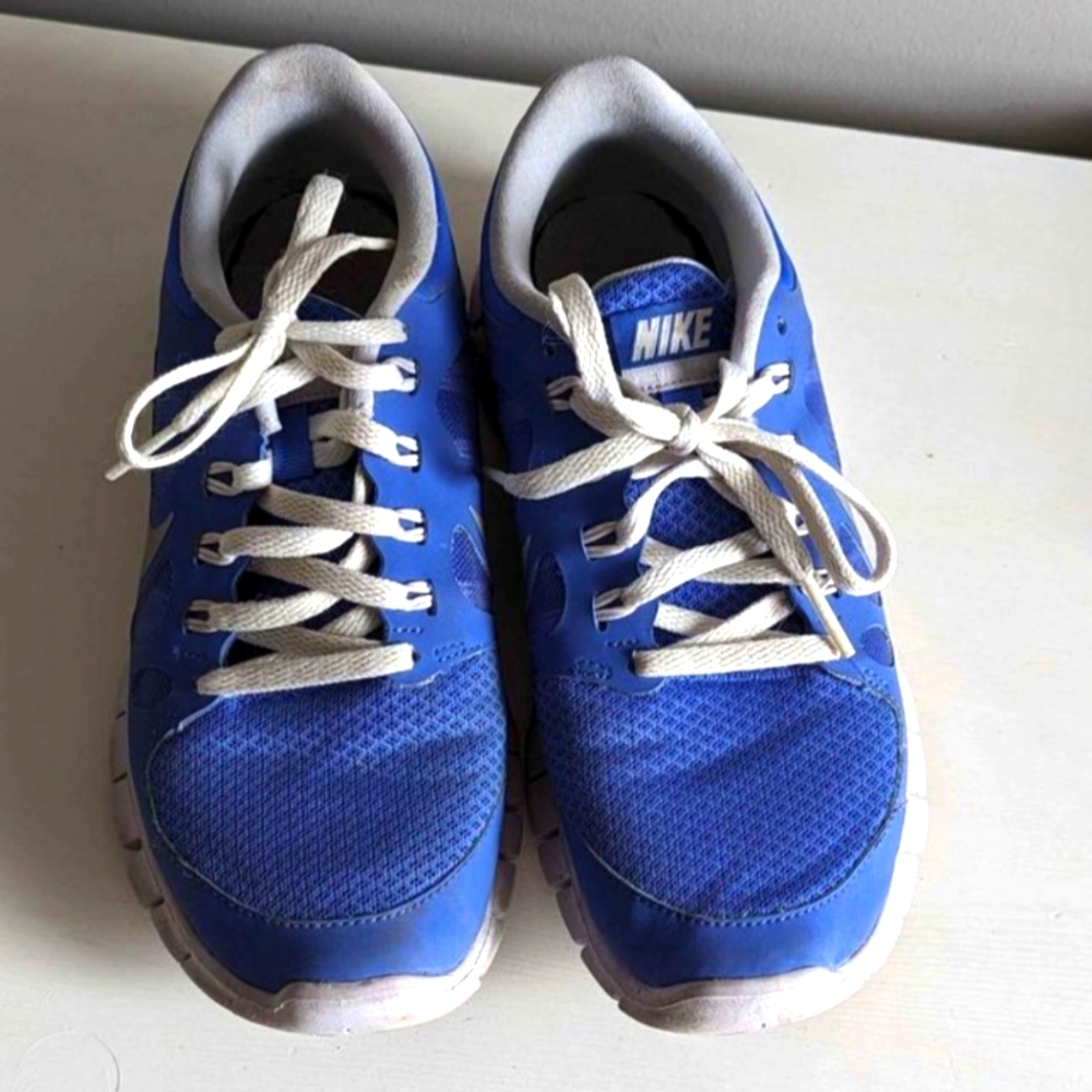 Women's Nike running shoes size 6.5
